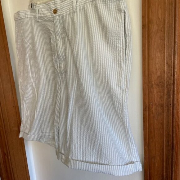 ORVIS Seersucker Cuffed Flat Front Shorts Blue & White Stripe - Picture 5 of 15